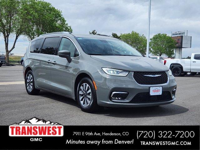 used 2021 Chrysler Pacifica Hybrid car, priced at $24,225