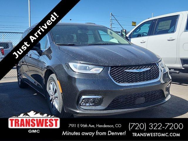 used 2021 Chrysler Pacifica Hybrid car, priced at $24,864