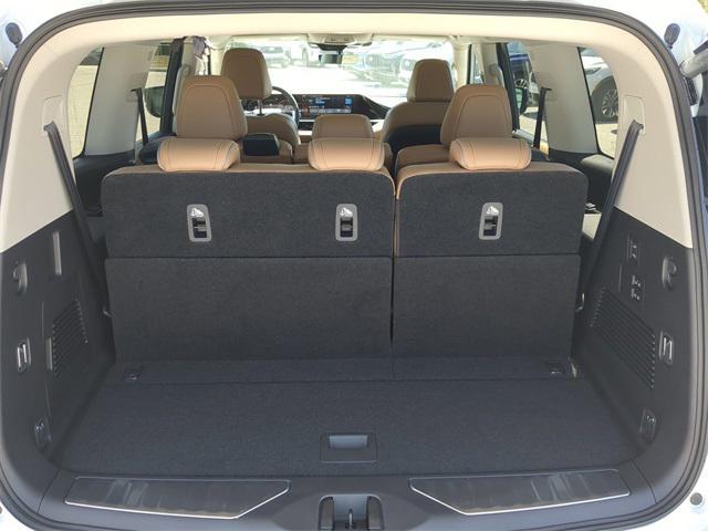 new 2025 INFINITI QX80 car, priced at $93,000