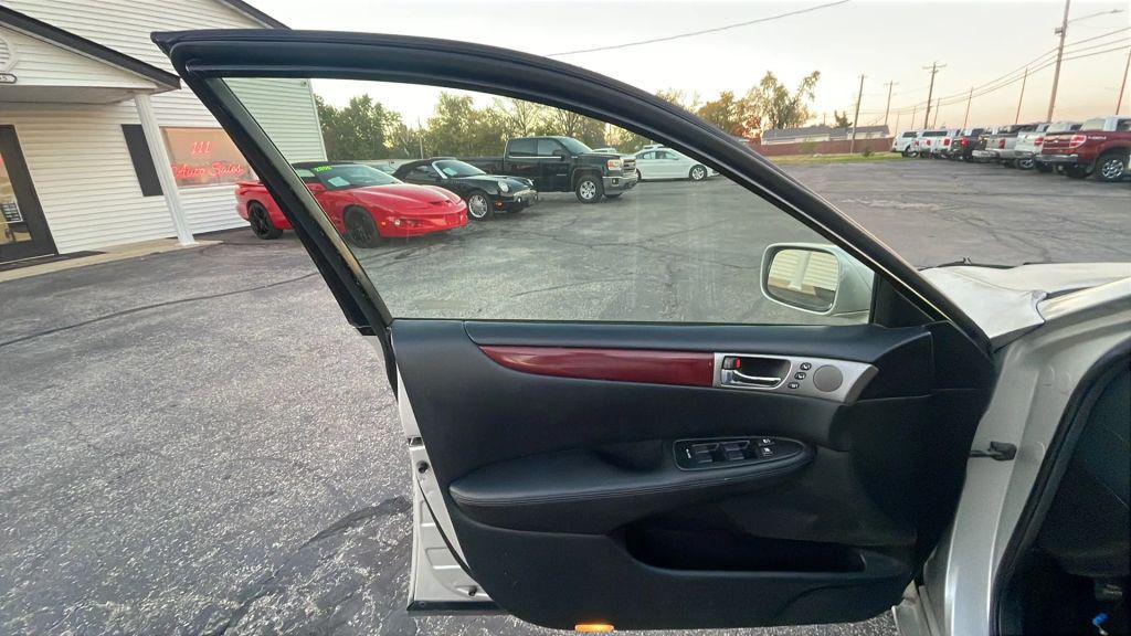 used 2005 Lexus ES 330 car, priced at $3,500