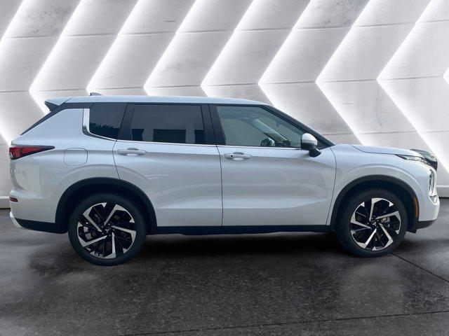 new 2024 Mitsubishi Outlander car, priced at $38,030