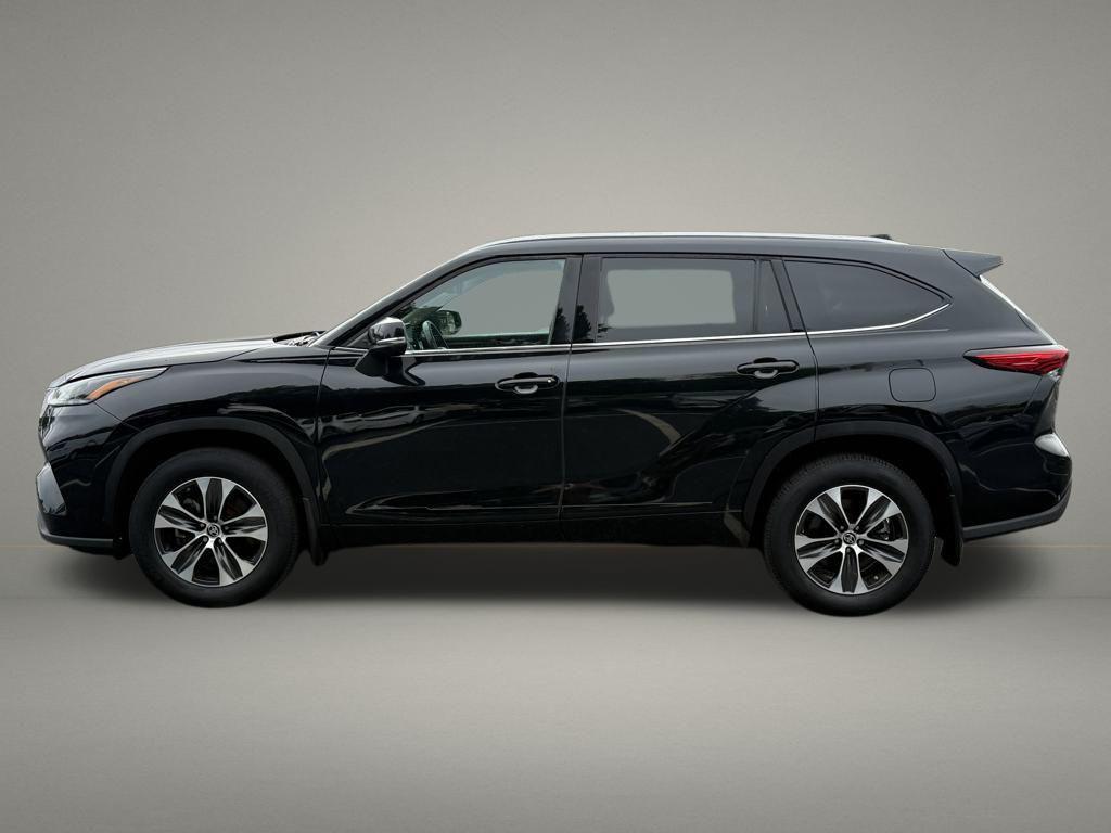 used 2021 Toyota Highlander car, priced at $34,900