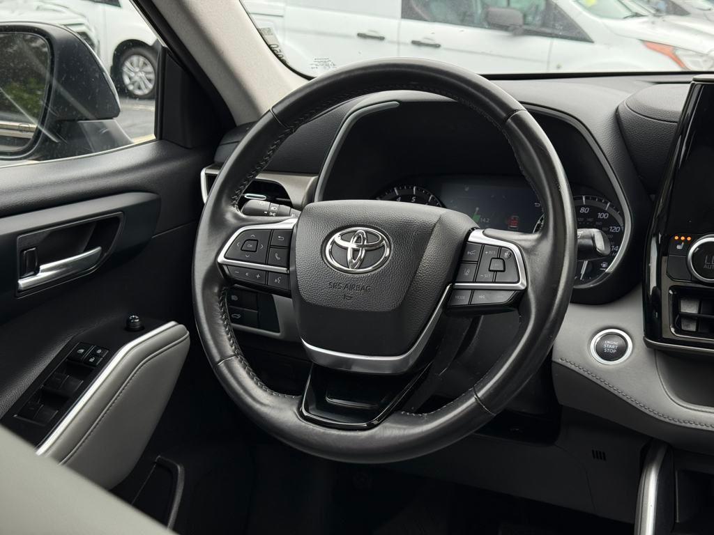used 2021 Toyota Highlander car, priced at $34,900
