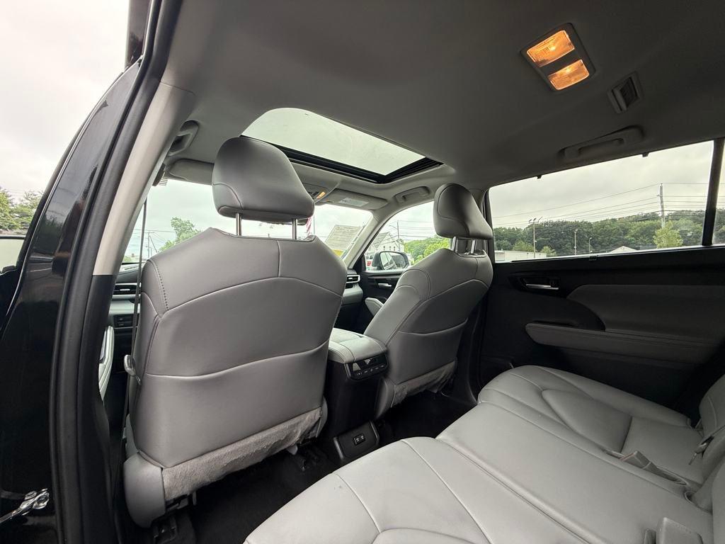 used 2021 Toyota Highlander car, priced at $34,900