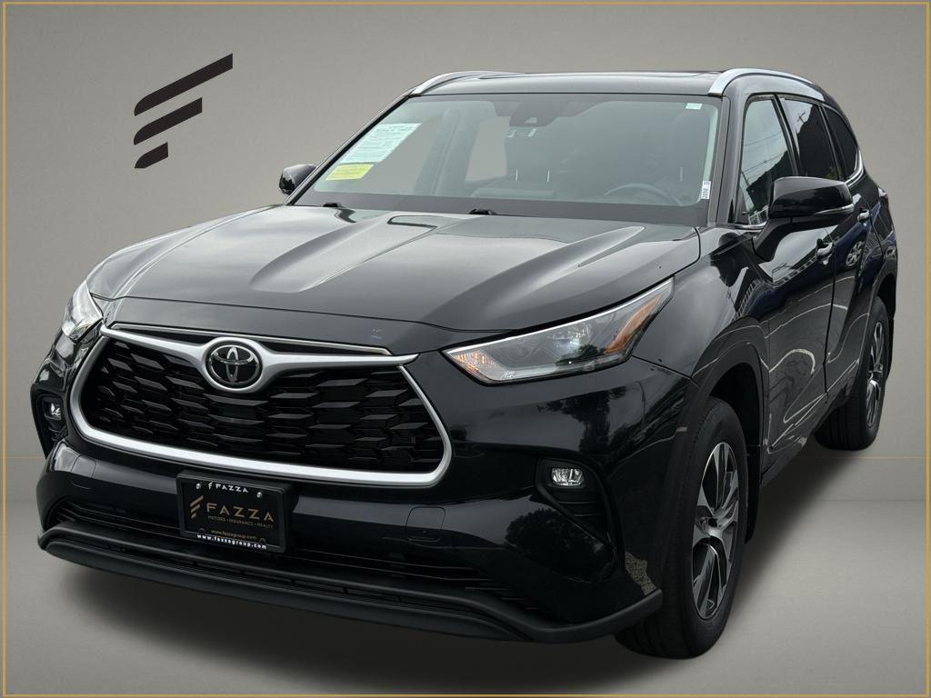 used 2021 Toyota Highlander car, priced at $34,900