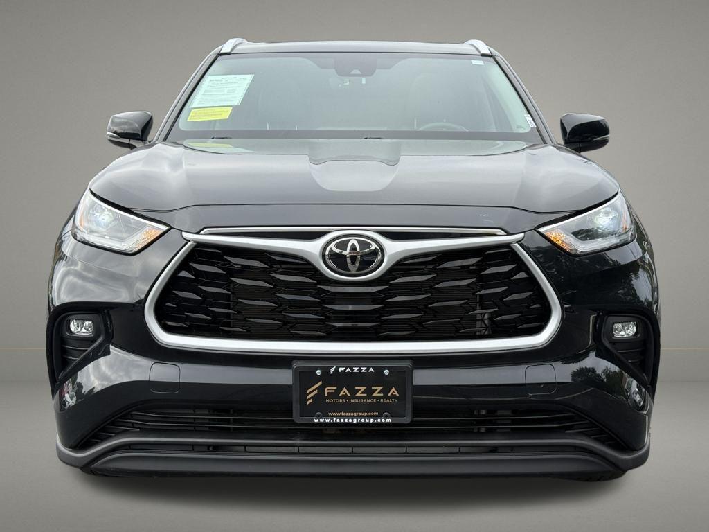 used 2021 Toyota Highlander car, priced at $34,900