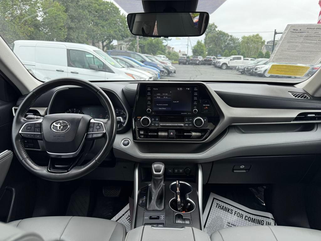 used 2021 Toyota Highlander car, priced at $34,900