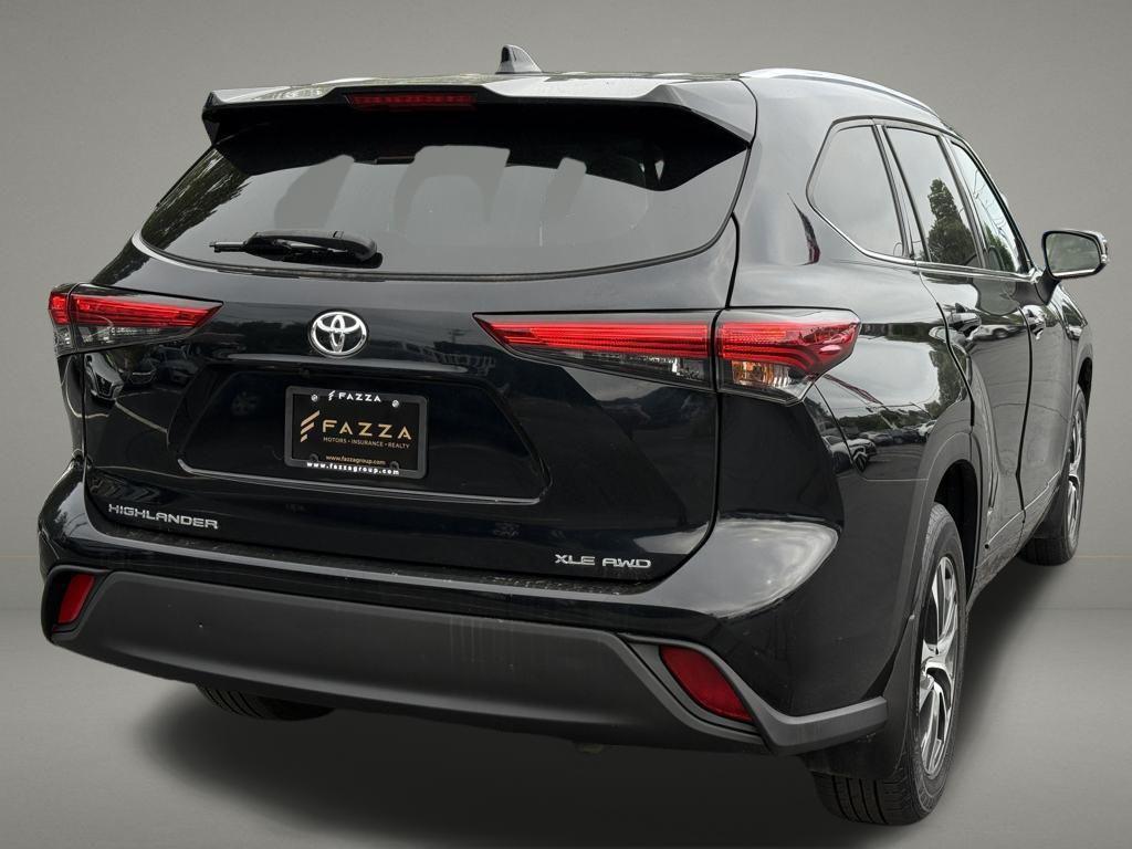 used 2021 Toyota Highlander car, priced at $34,900