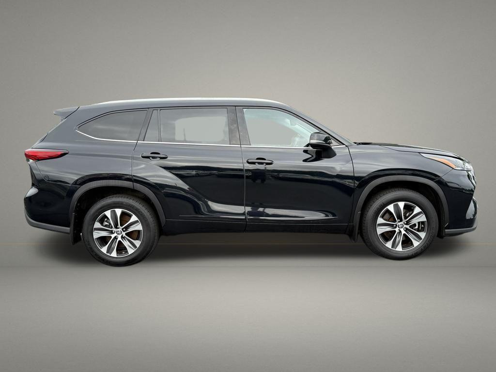 used 2021 Toyota Highlander car, priced at $34,900