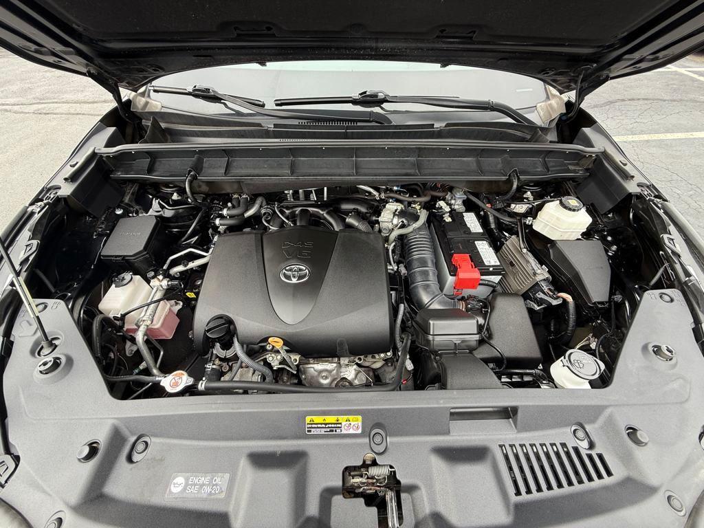 used 2021 Toyota Highlander car, priced at $34,900