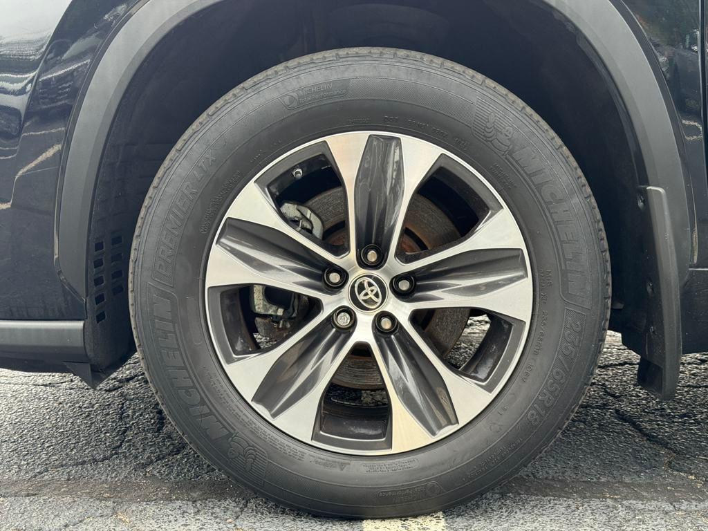 used 2021 Toyota Highlander car, priced at $34,900