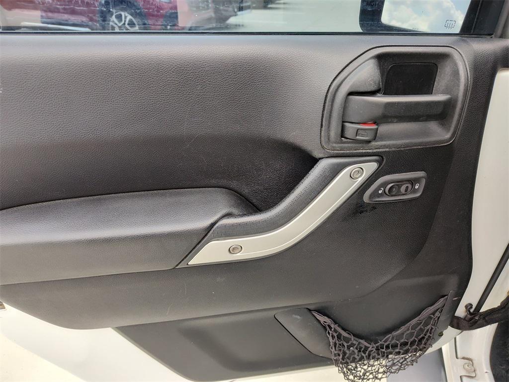 used 2015 Jeep Wrangler Unlimited car, priced at $14,494