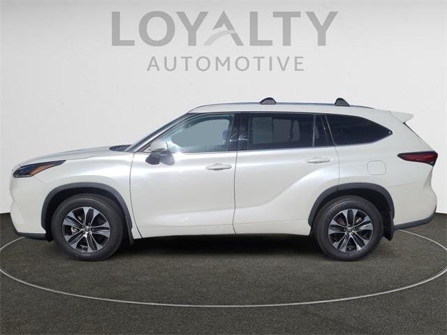 used 2021 Toyota Highlander car, priced at $38,499