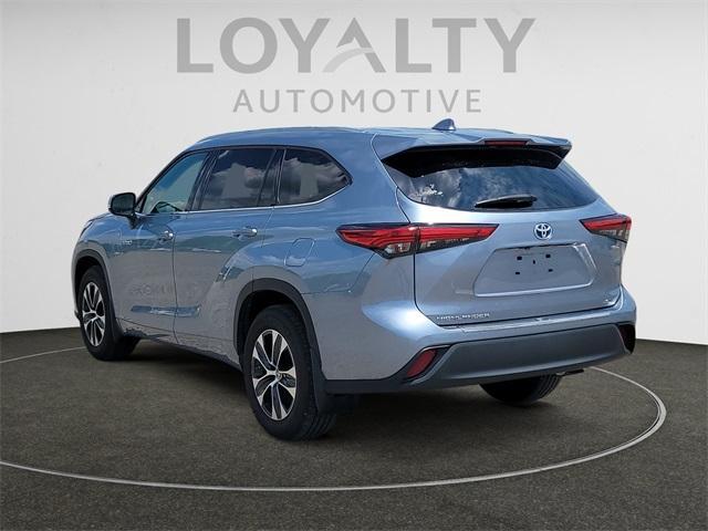used 2020 Toyota Highlander Hybrid car, priced at $33,998