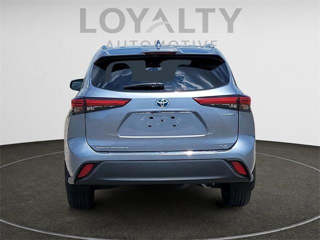 used 2020 Toyota Highlander Hybrid car, priced at $33,998