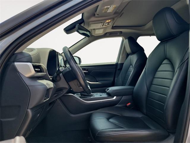 used 2020 Toyota Highlander Hybrid car, priced at $33,998