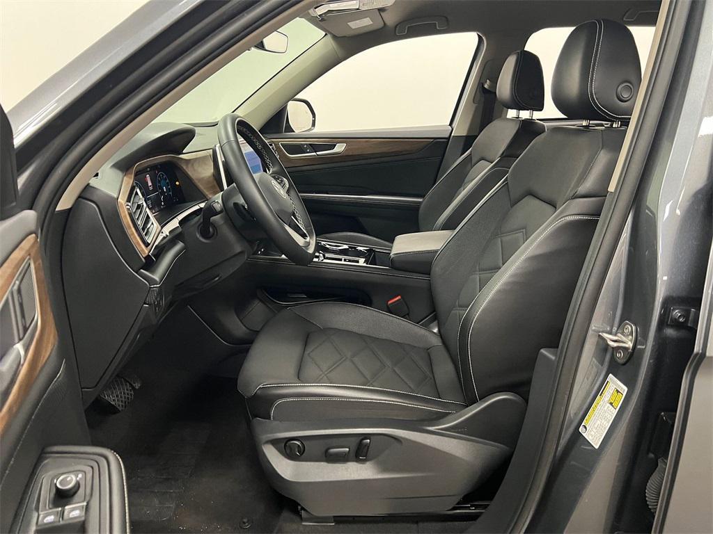 used 2024 Volkswagen Atlas car, priced at $32,700