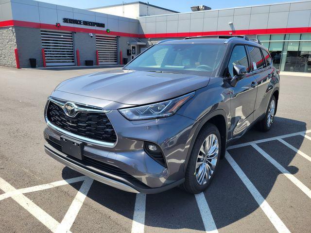 new 2025 Toyota Highlander Hybrid car, priced at $57,777