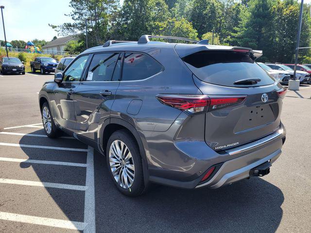 new 2025 Toyota Highlander Hybrid car, priced at $57,777