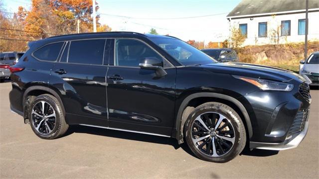 used 2022 Toyota Highlander car, priced at $38,299