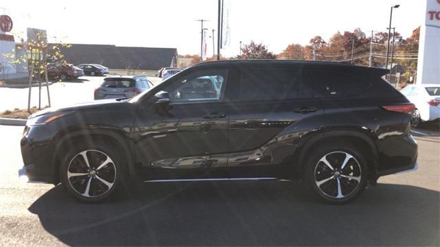 used 2022 Toyota Highlander car, priced at $38,299