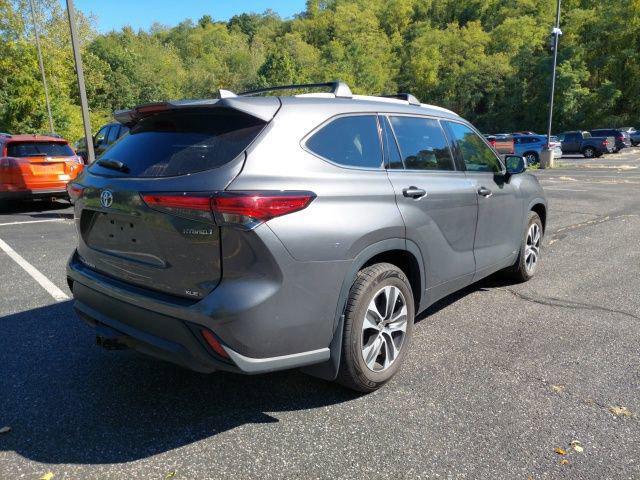 used 2022 Toyota Highlander Hybrid car, priced at $40,499