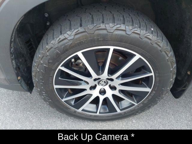 used 2018 Toyota Highlander car, priced at $24,206