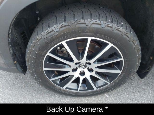 used 2018 Toyota Highlander car, priced at $24,206