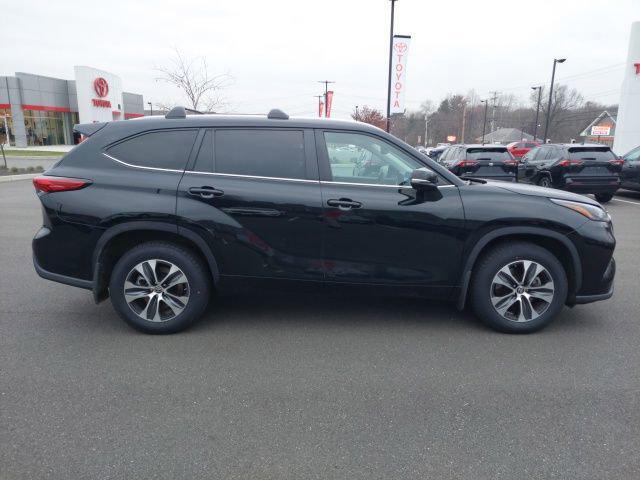 used 2023 Toyota Highlander car, priced at $37,998
