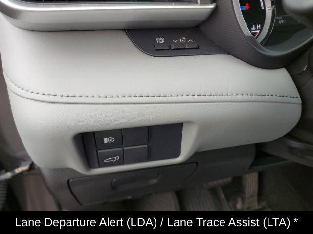 used 2021 Toyota Highlander Hybrid car, priced at $32,374