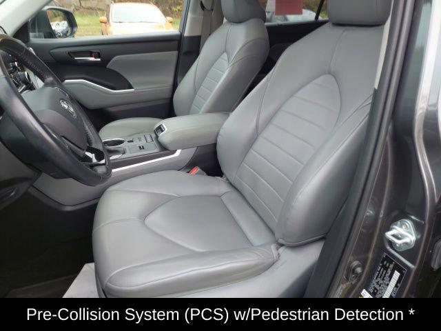 used 2021 Toyota Highlander Hybrid car, priced at $32,374