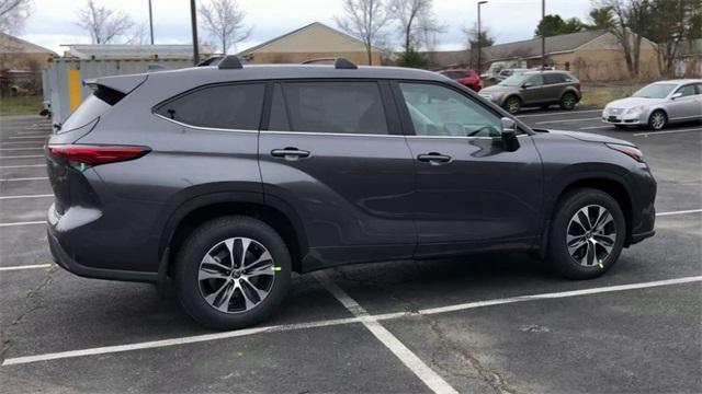 used 2023 Toyota Highlander car, priced at $39,837