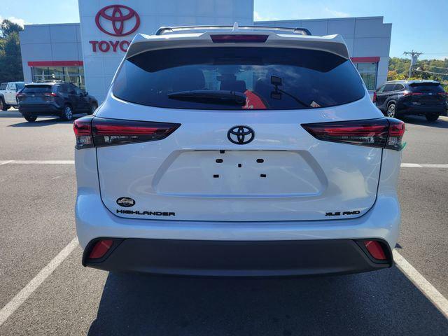 new 2025 Toyota Highlander car, priced at $49,018