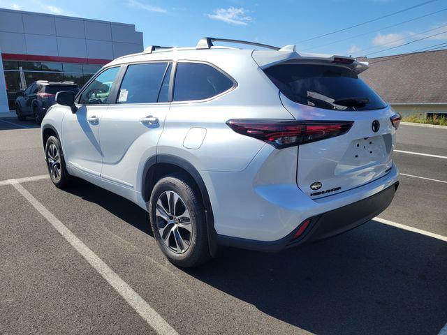 new 2025 Toyota Highlander car, priced at $49,018