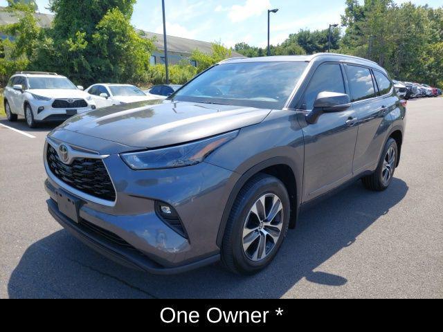 used 2022 Toyota Highlander car, priced at $36,499