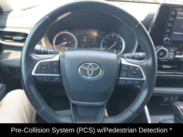 used 2022 Toyota Highlander car, priced at $36,499