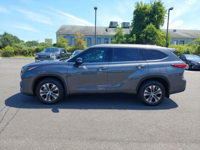 used 2022 Toyota Highlander car, priced at $36,499