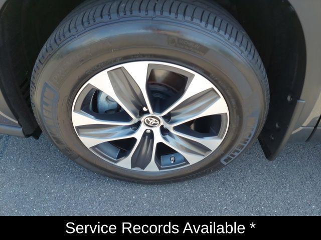 used 2022 Toyota Highlander car, priced at $36,499