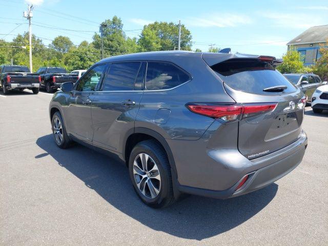 used 2022 Toyota Highlander car, priced at $36,499
