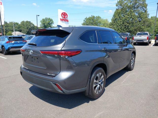 used 2022 Toyota Highlander car, priced at $36,499