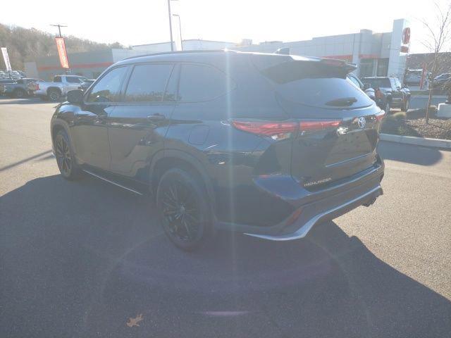 used 2023 Toyota Highlander car, priced at $38,953