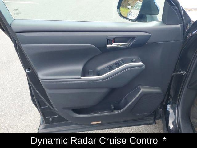 used 2021 Toyota Highlander Hybrid car, priced at $35,592