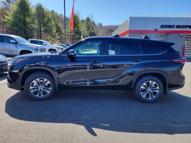 new 2025 Toyota Highlander car, priced at $48,397