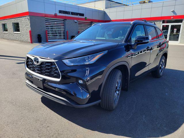 new 2025 Toyota Highlander car, priced at $48,397