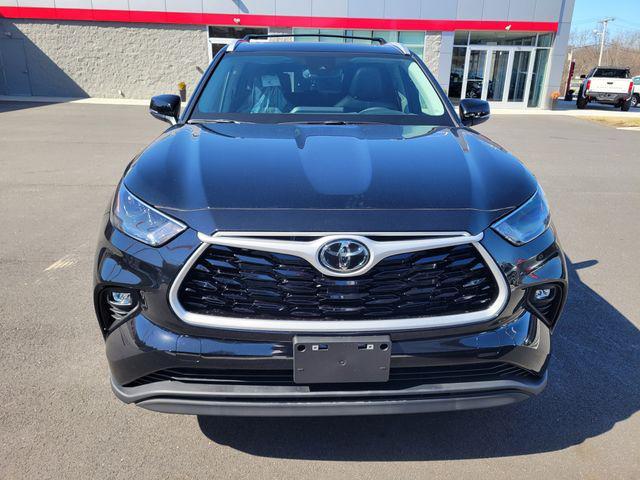 new 2025 Toyota Highlander car, priced at $48,397
