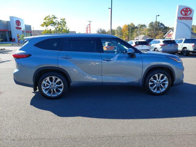 used 2021 Toyota Highlander Hybrid car, priced at $36,515