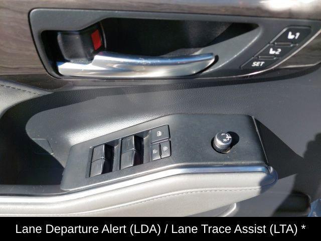 used 2021 Toyota Highlander Hybrid car, priced at $36,515