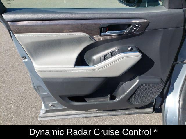 used 2021 Toyota Highlander Hybrid car, priced at $36,515