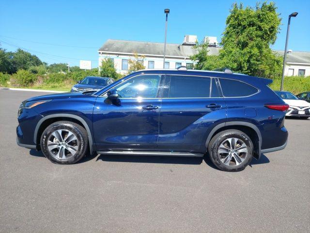 used 2021 Toyota Highlander car, priced at $34,399