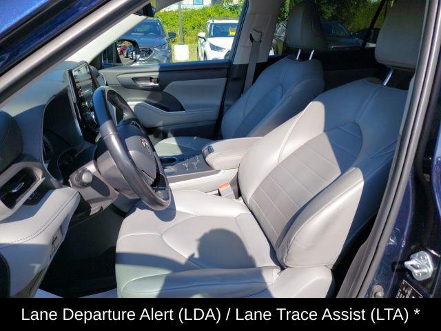 used 2021 Toyota Highlander car, priced at $34,399